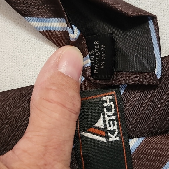 Set of VanHeusen Men's Dress Shirts with coordinating Ties - Picture 11 of 16